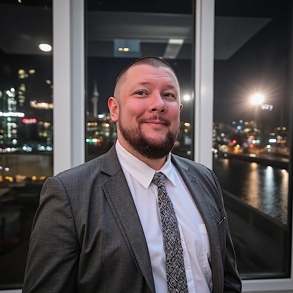 Portrait of Paul Austin-Menear, founder of Six Catalysts and your next Fractional Chief Supply Chain Officer.